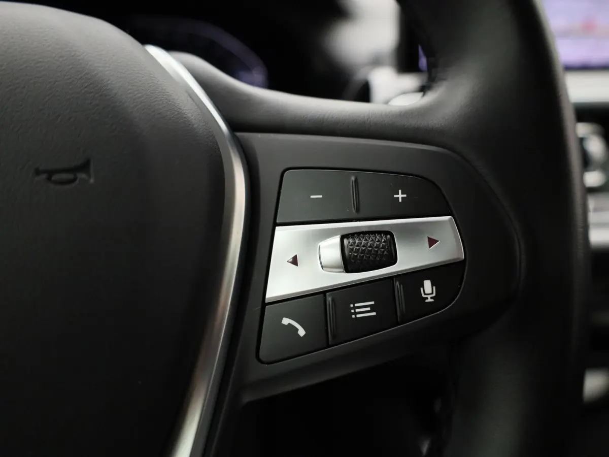 xDrive30e | LEDER | CAMERA | NAVIGATIE