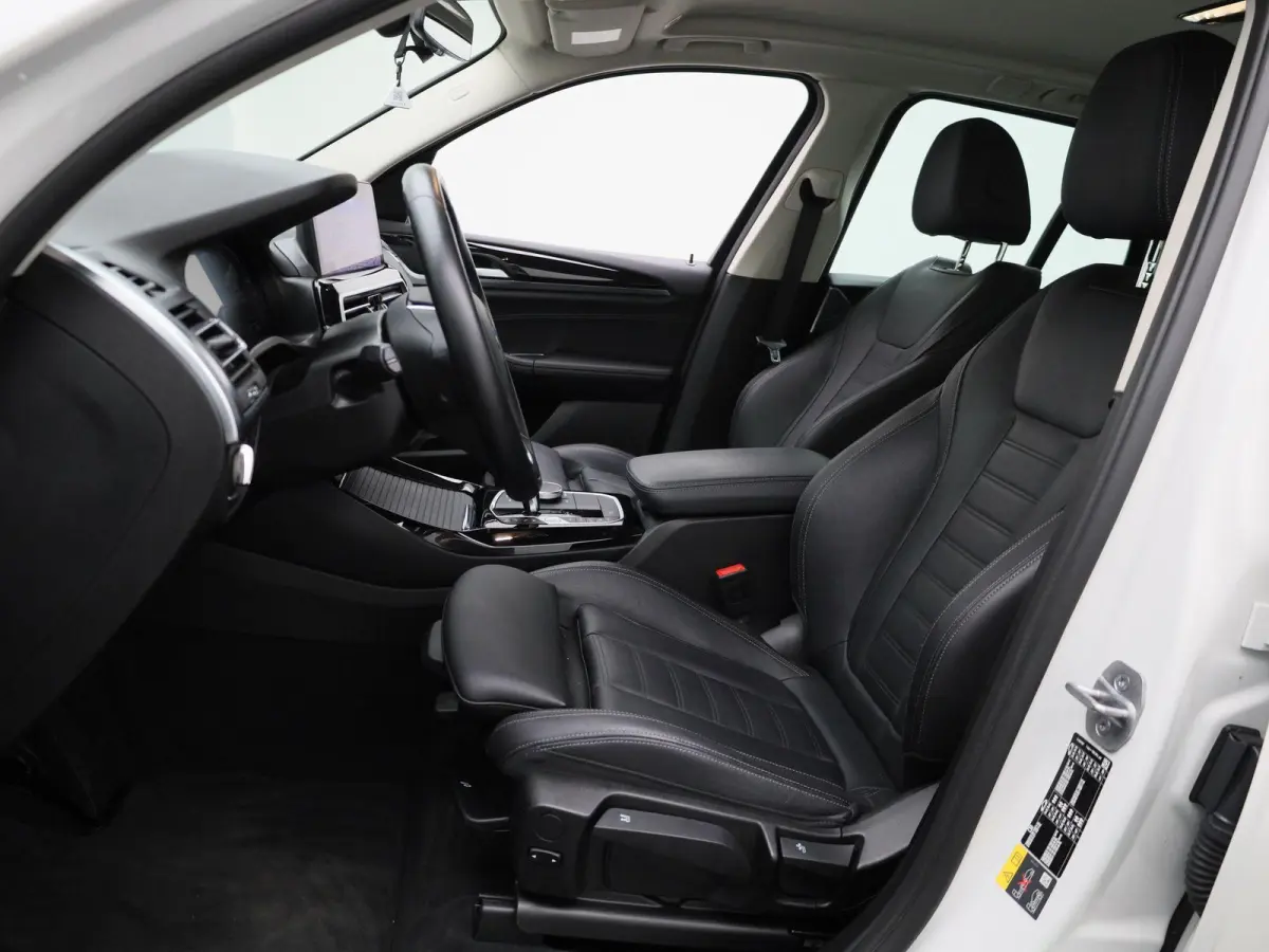 xDrive30e | LEDER | CAMERA | NAVIGATIE