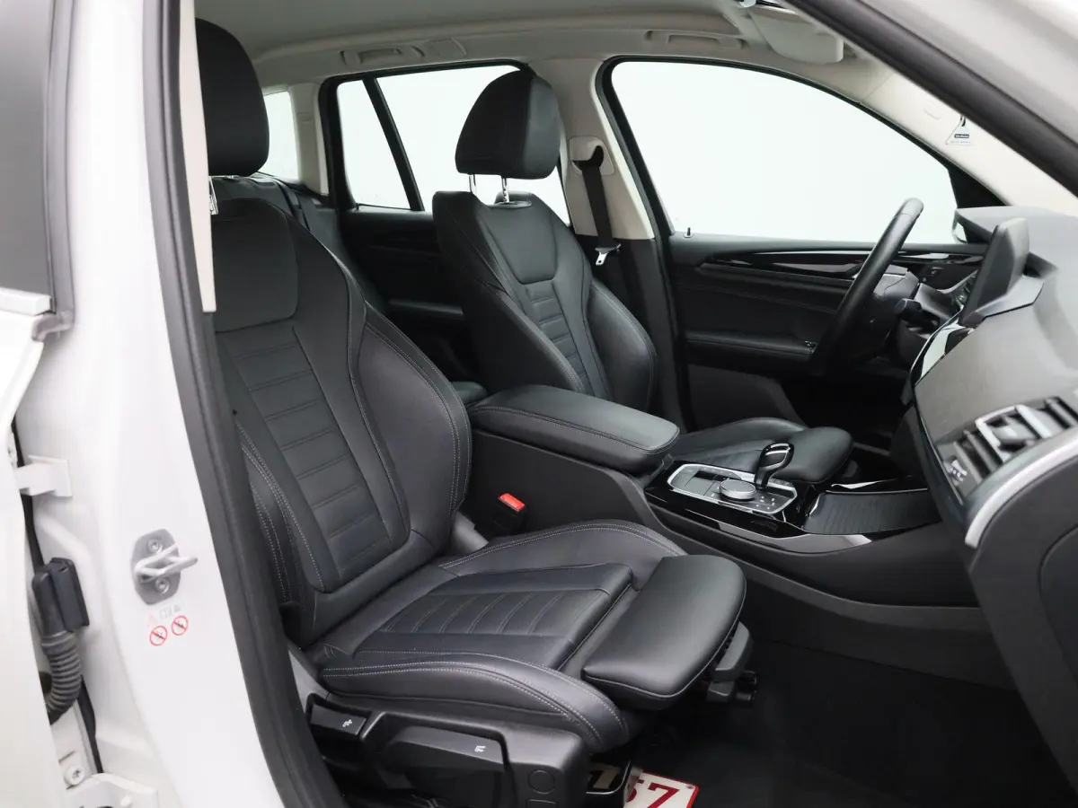 xDrive30e | LEDER | CAMERA | NAVIGATIE