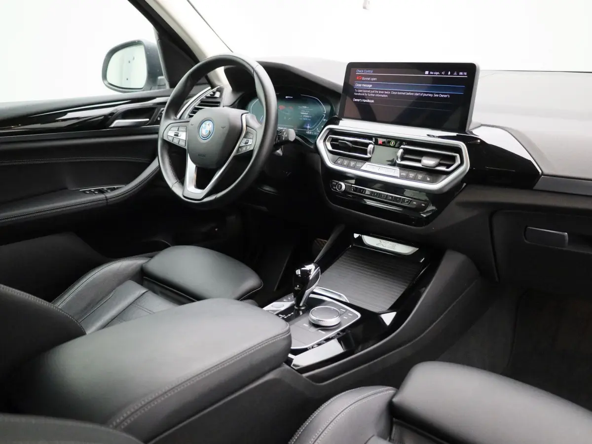xDrive30e | LEDER | CAMERA | NAVIGATIE