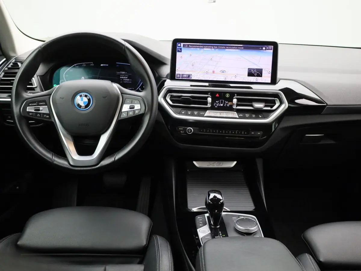 xDrive30e | LEDER | CAMERA | NAVIGATIE