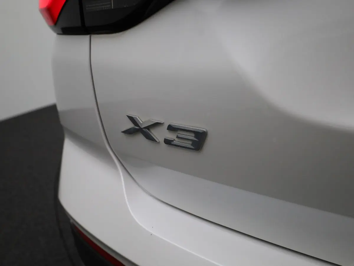 xDrive30e | LEDER | CAMERA | NAVIGATIE
