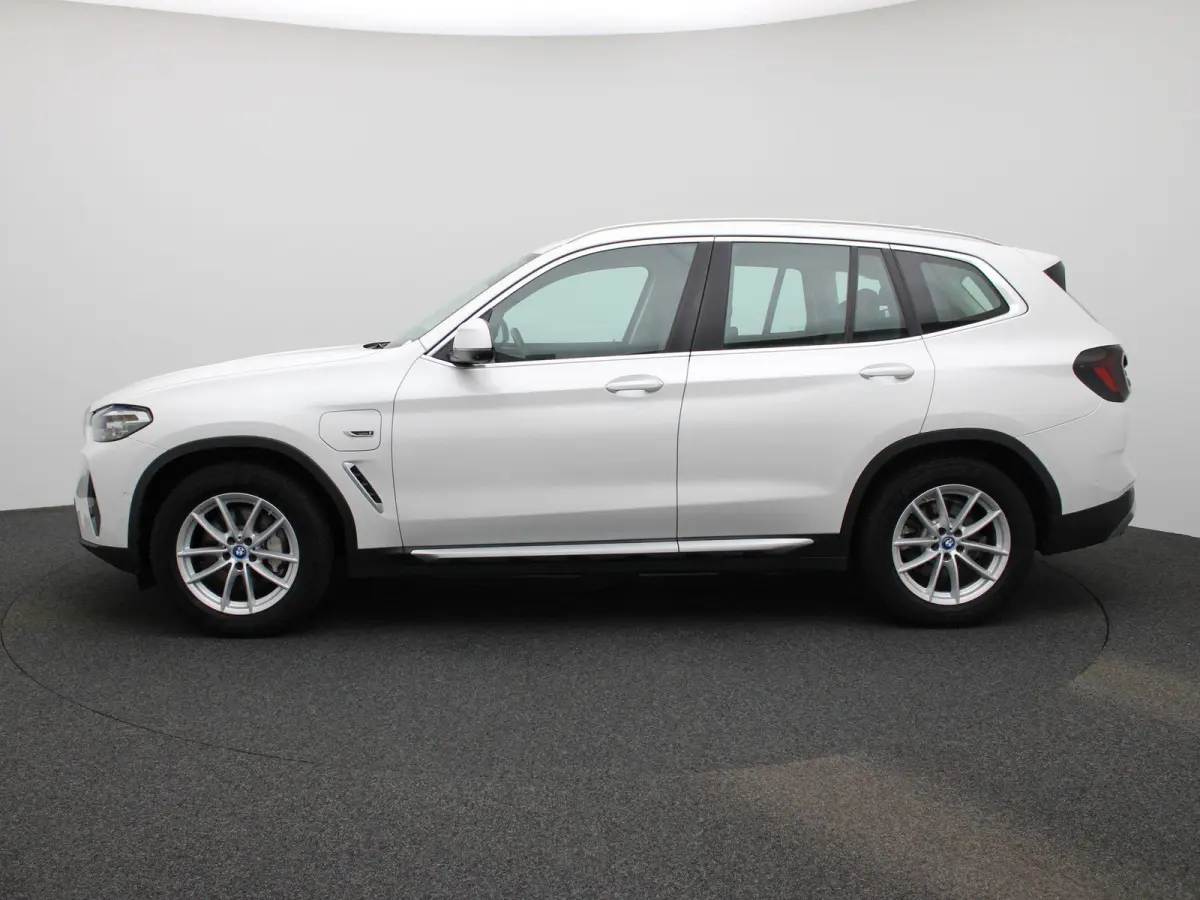 xDrive30e | LEDER | CAMERA | NAVIGATIE