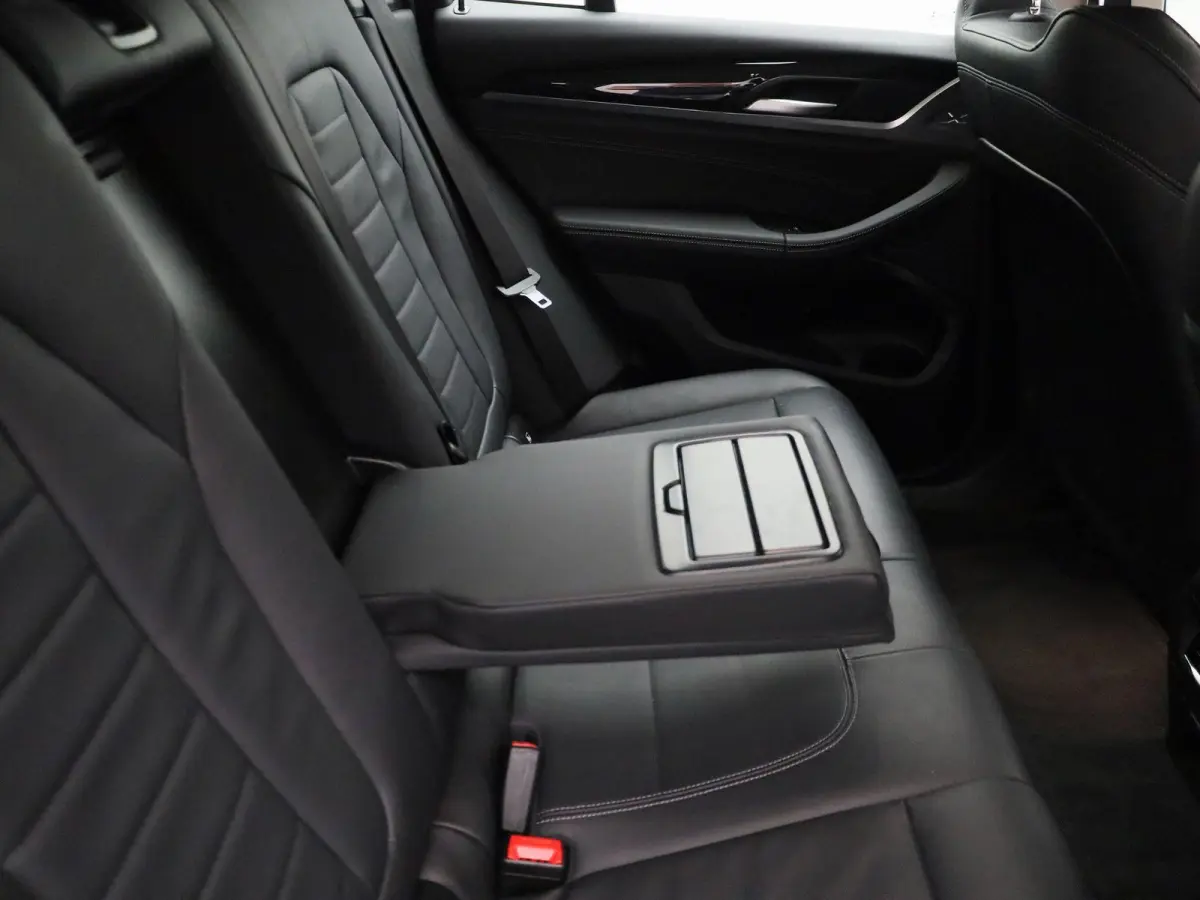 xDrive30e | LEDER | CAMERA | NAVIGATIE