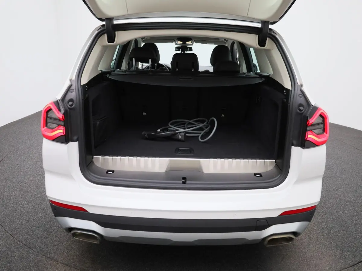 xDrive30e | LEDER | CAMERA | NAVIGATIE
