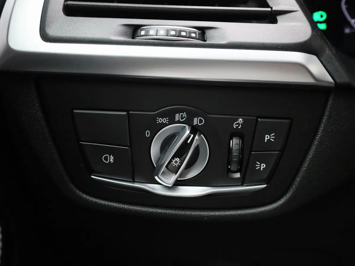 xDrive30e | LEDER | CAMERA | NAVIGATIE