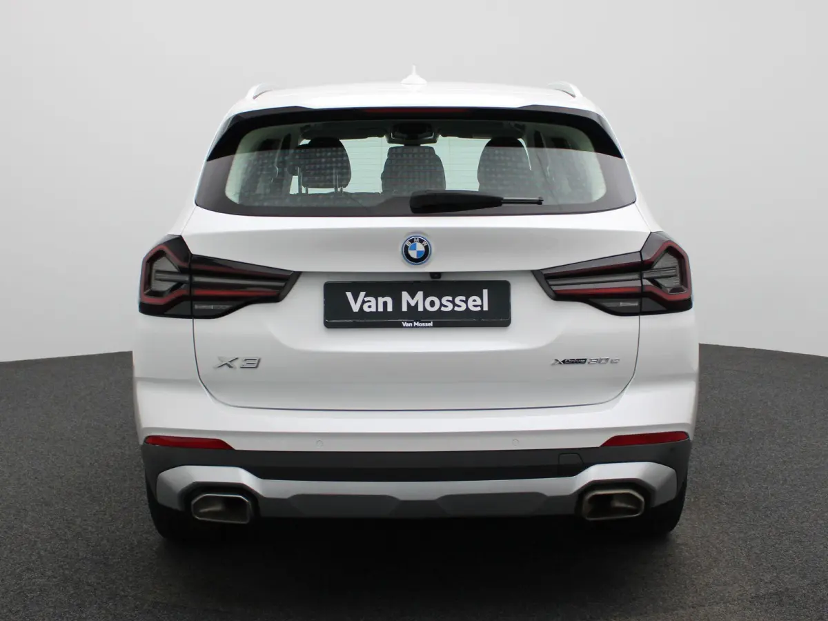 xDrive30e | LEDER | CAMERA | NAVIGATIE