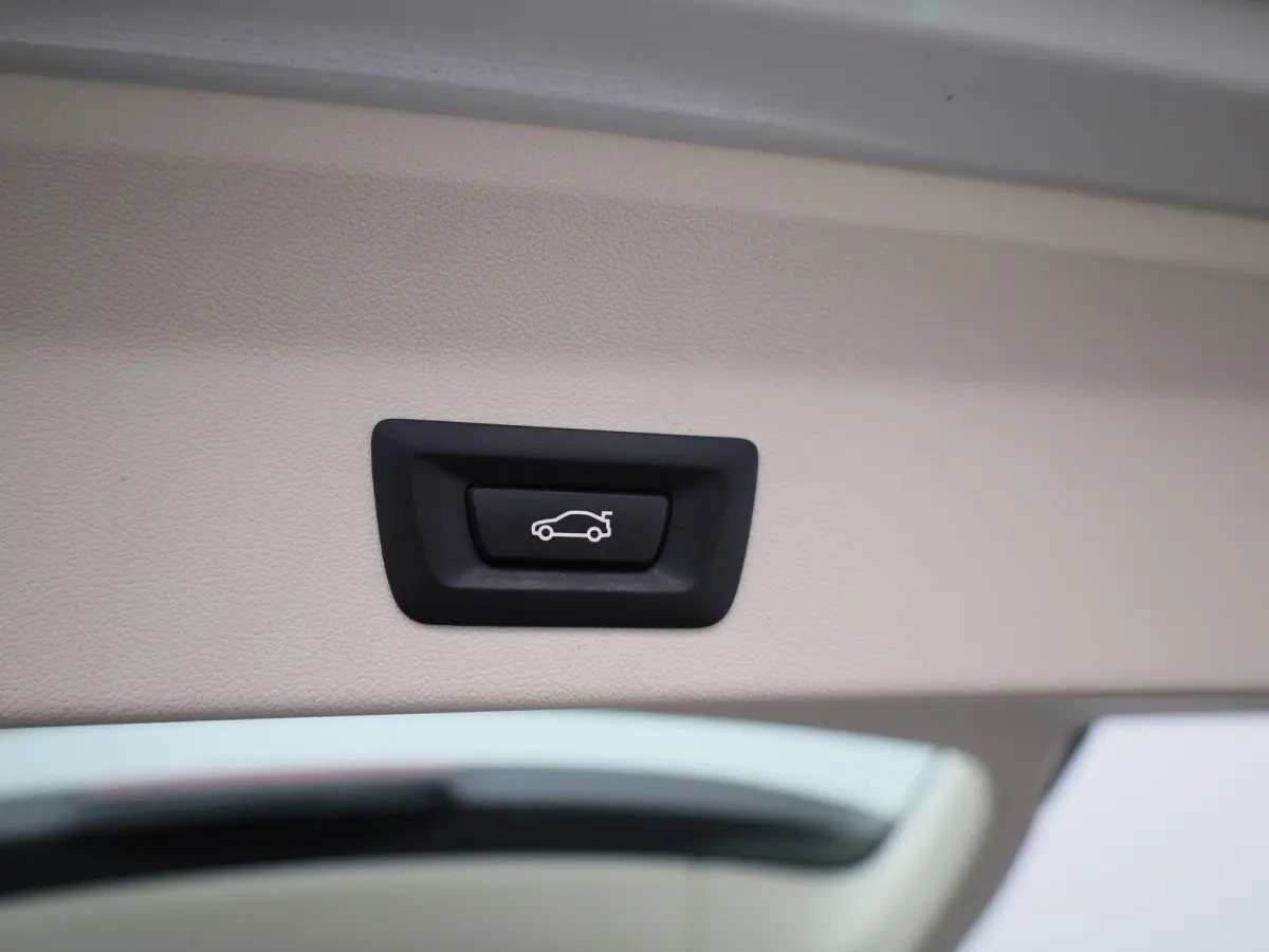 xDrive30e | LEDER | CAMERA | NAVIGATIE