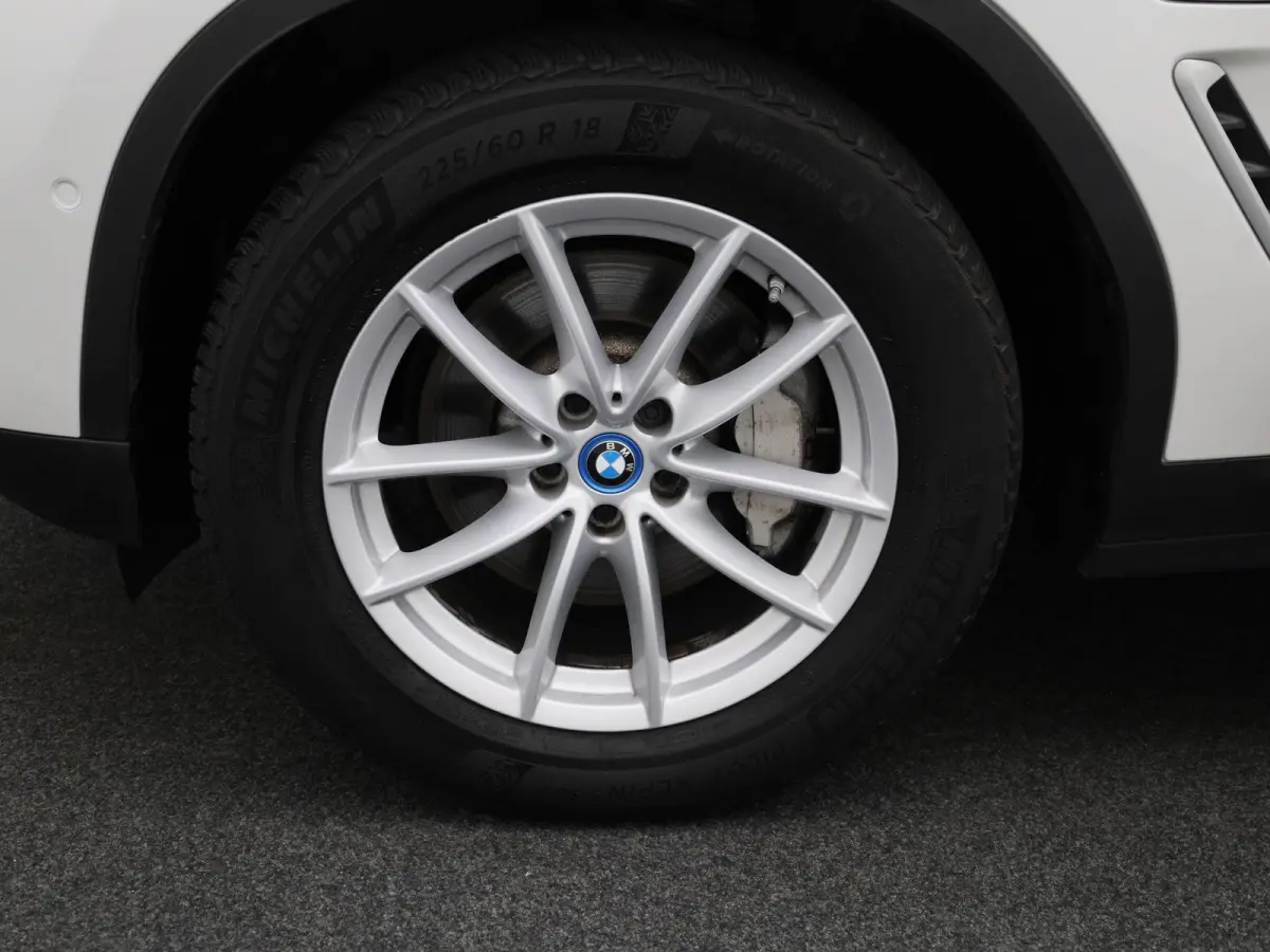 xDrive30e | LEDER | CAMERA | NAVIGATIE
