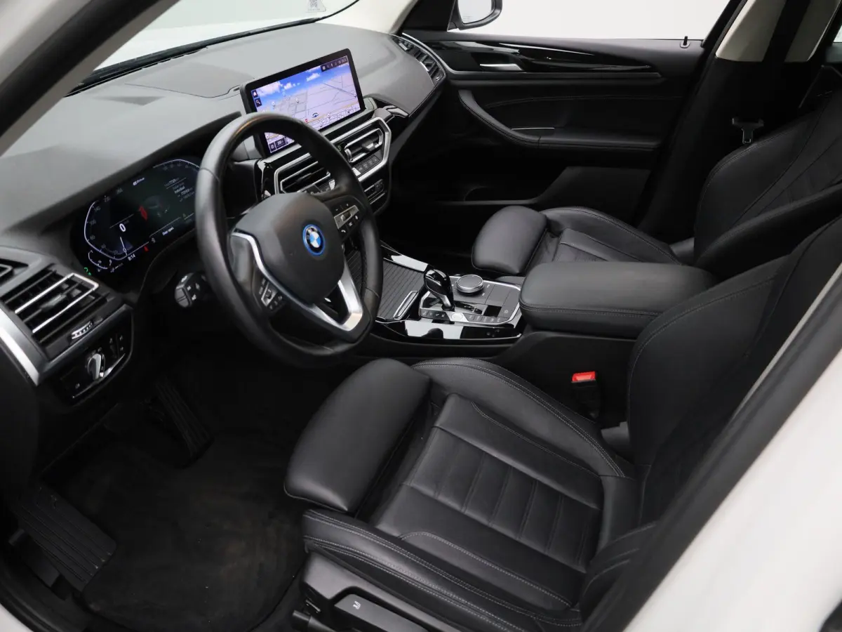 xDrive30e | LEDER | CAMERA | NAVIGATIE
