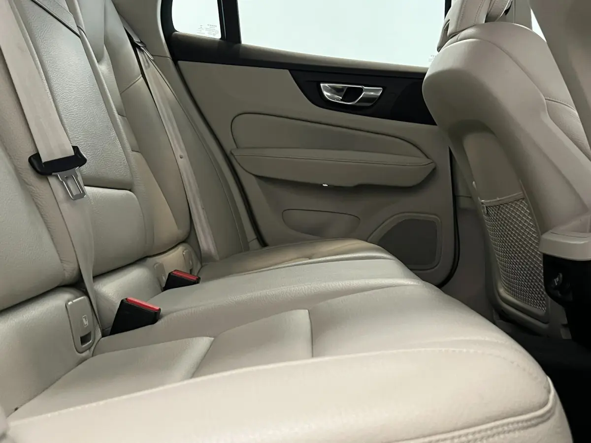 2.0 D3 / BTW / CarPlay / Memory / Leder / Keyless