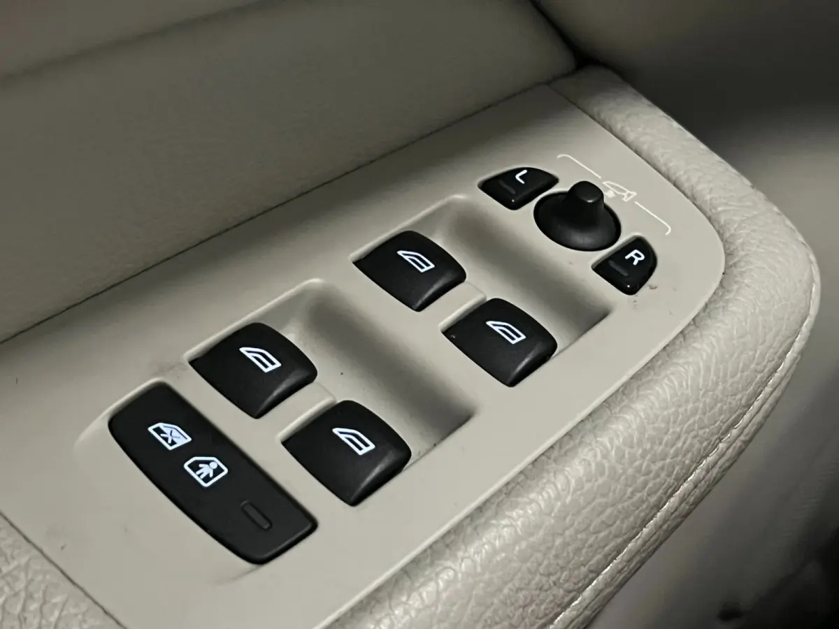 2.0 D3 / BTW / CarPlay / Memory / Leder / Keyless