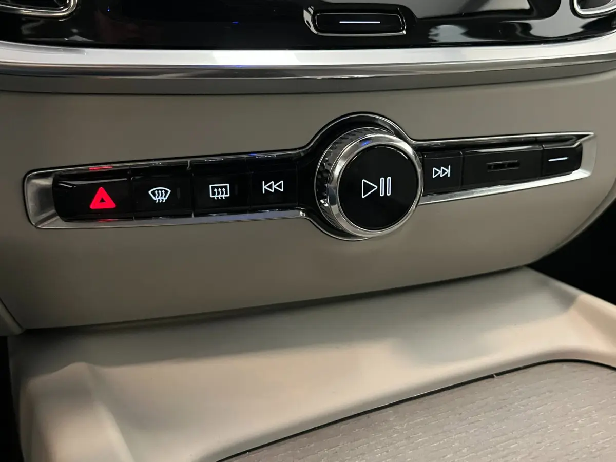 2.0 D3 / BTW / CarPlay / Memory / Leder / Keyless