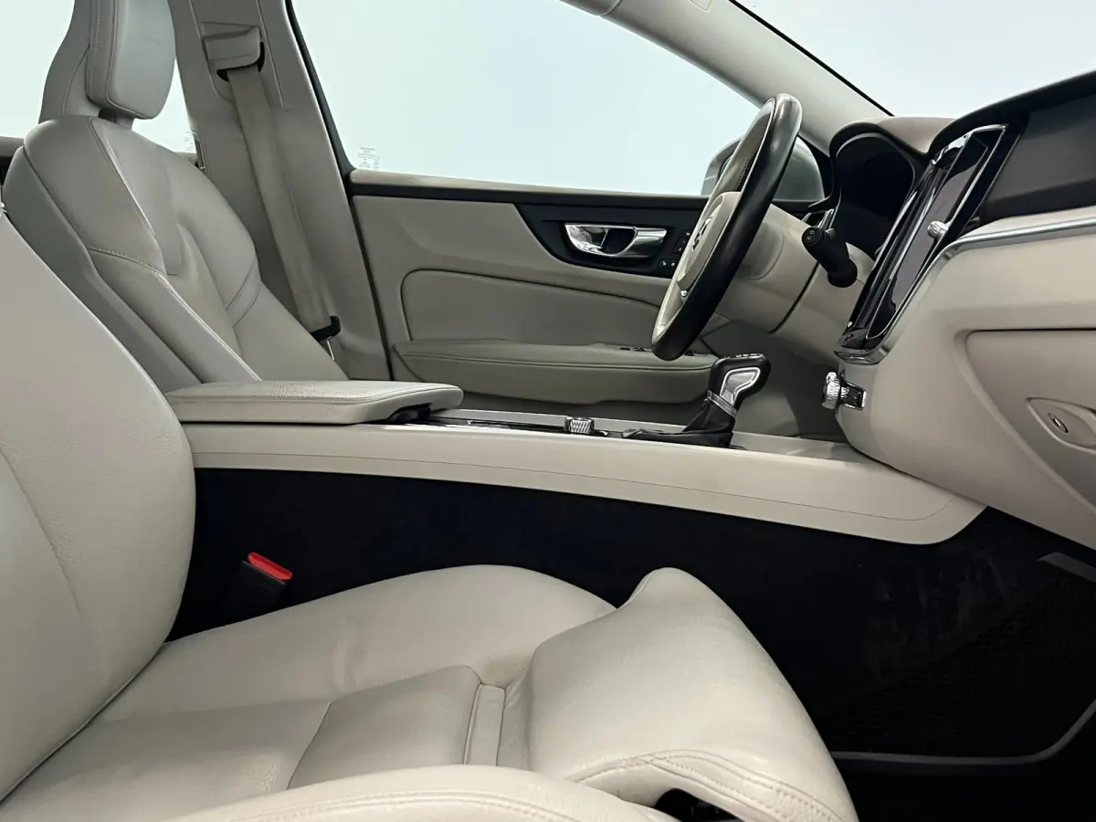 2.0 D3 / BTW / CarPlay / Memory / Leder / Keyless