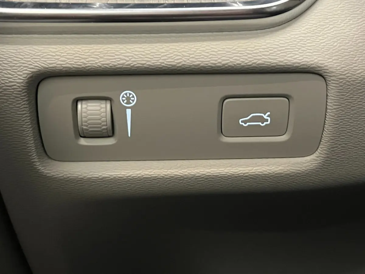2.0 D3 / BTW / CarPlay / Memory / Leder / Keyless