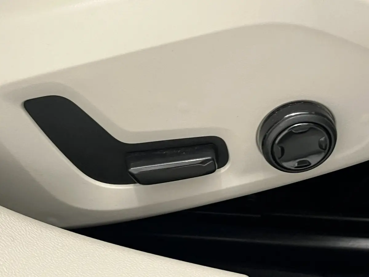 2.0 D3 / BTW / CarPlay / Memory / Leder / Keyless