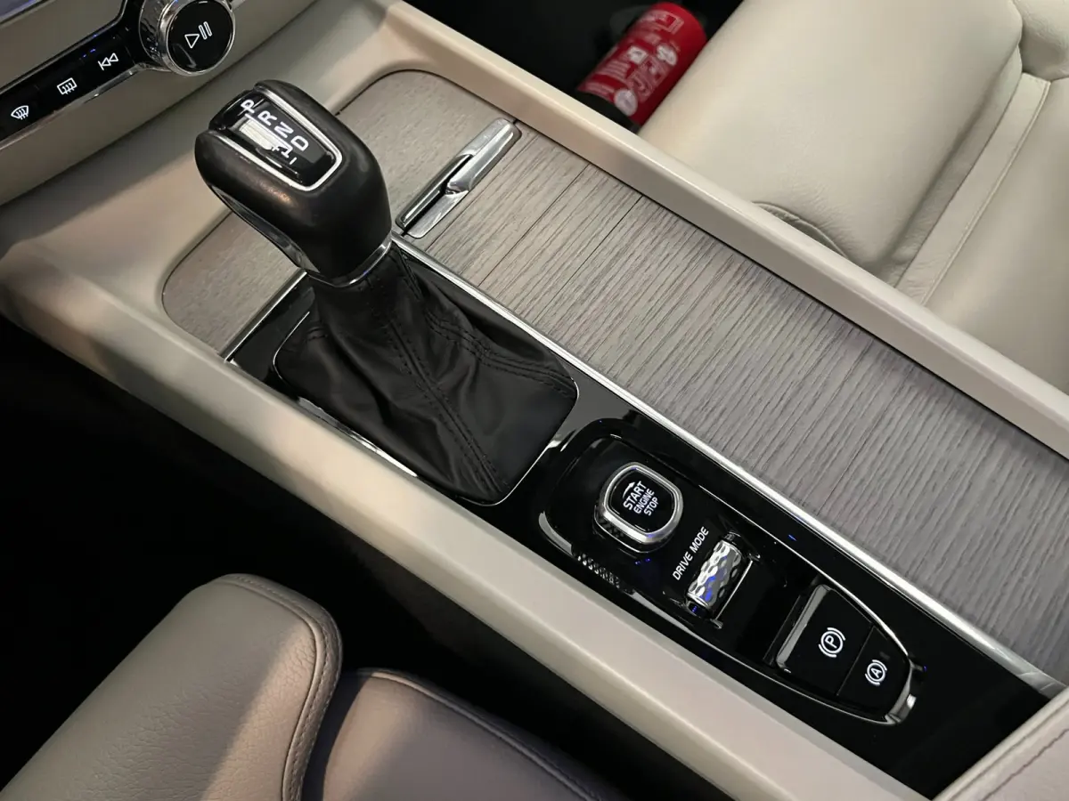 2.0 D3 / BTW / CarPlay / Memory / Leder / Keyless