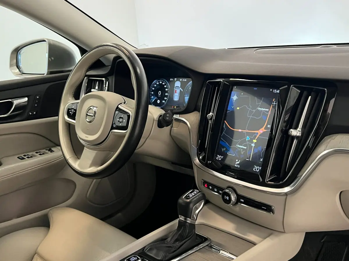 2.0 D3 / BTW / CarPlay / Memory / Leder / Keyless