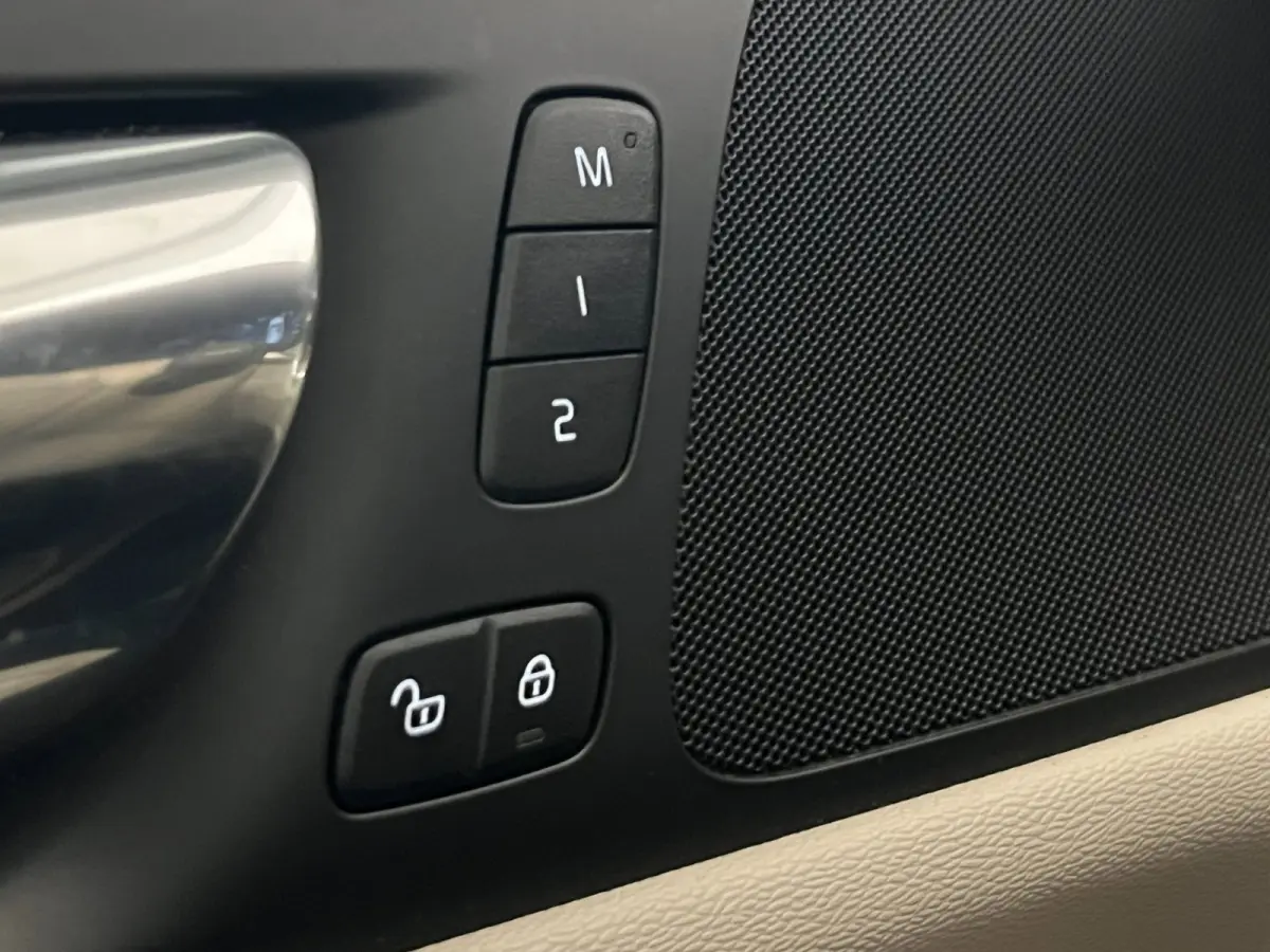 2.0 D3 / BTW / CarPlay / Memory / Leder / Keyless