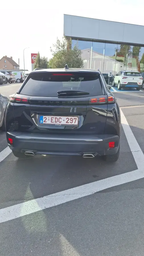 1.2 PureTech GT Camera | Parkeersensoren Voor en Achter | Climate | Digitaal Dashboard | 17" Lichtmetaal | LED | Achteruitrijcamera | Afwijkende dakkleur | Airco (automatisch)