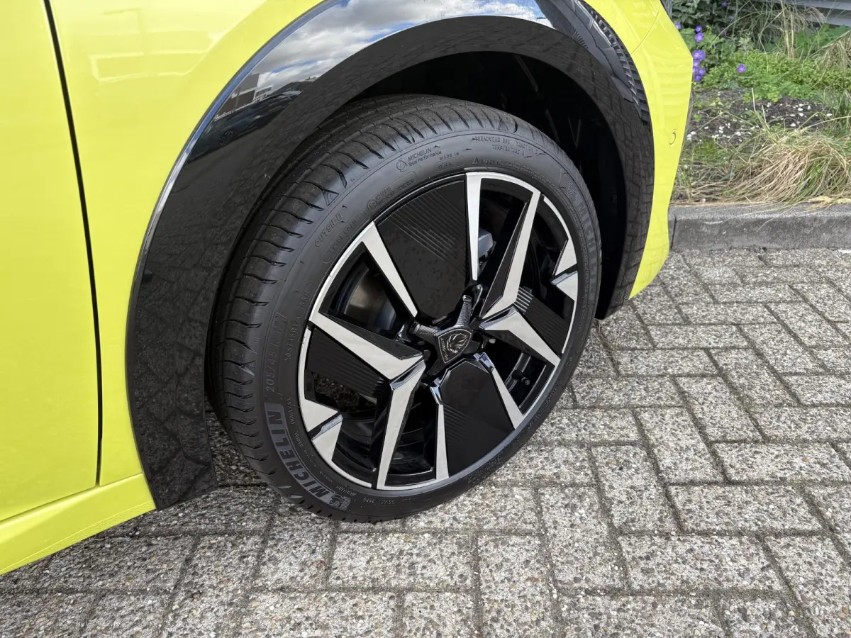 1.2 Hybrid 145 e-DCS6 GT