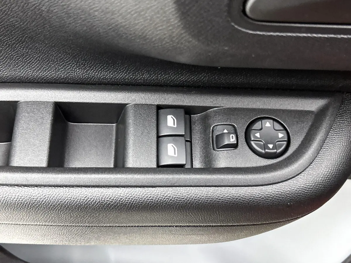 You 113pk 44 kWh Automaat | Airco | Cruise control | LED | Parkeersensoren | IsoFix | Bluetooth |