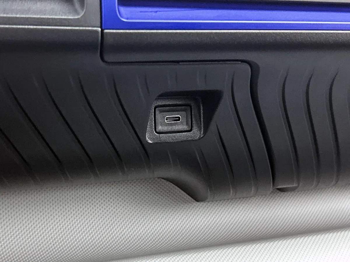 You 113pk 44 kWh Automaat | Airco | Cruise control | LED | Parkeersensoren | IsoFix | Bluetooth |