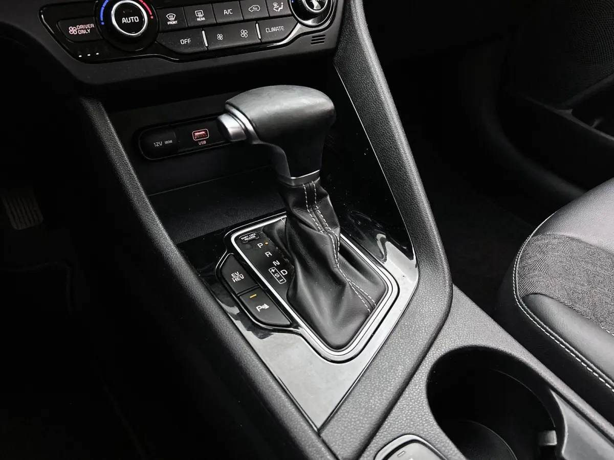 1.6 140pk PHEV DynamicLine Automaat | Adaptieve Cruise Control | Apple Carplay/Android Auto | Stoel-/Stuurverwarming | Dodehoekdetectie | Camera | Climate Control | LED | 16"LMV |