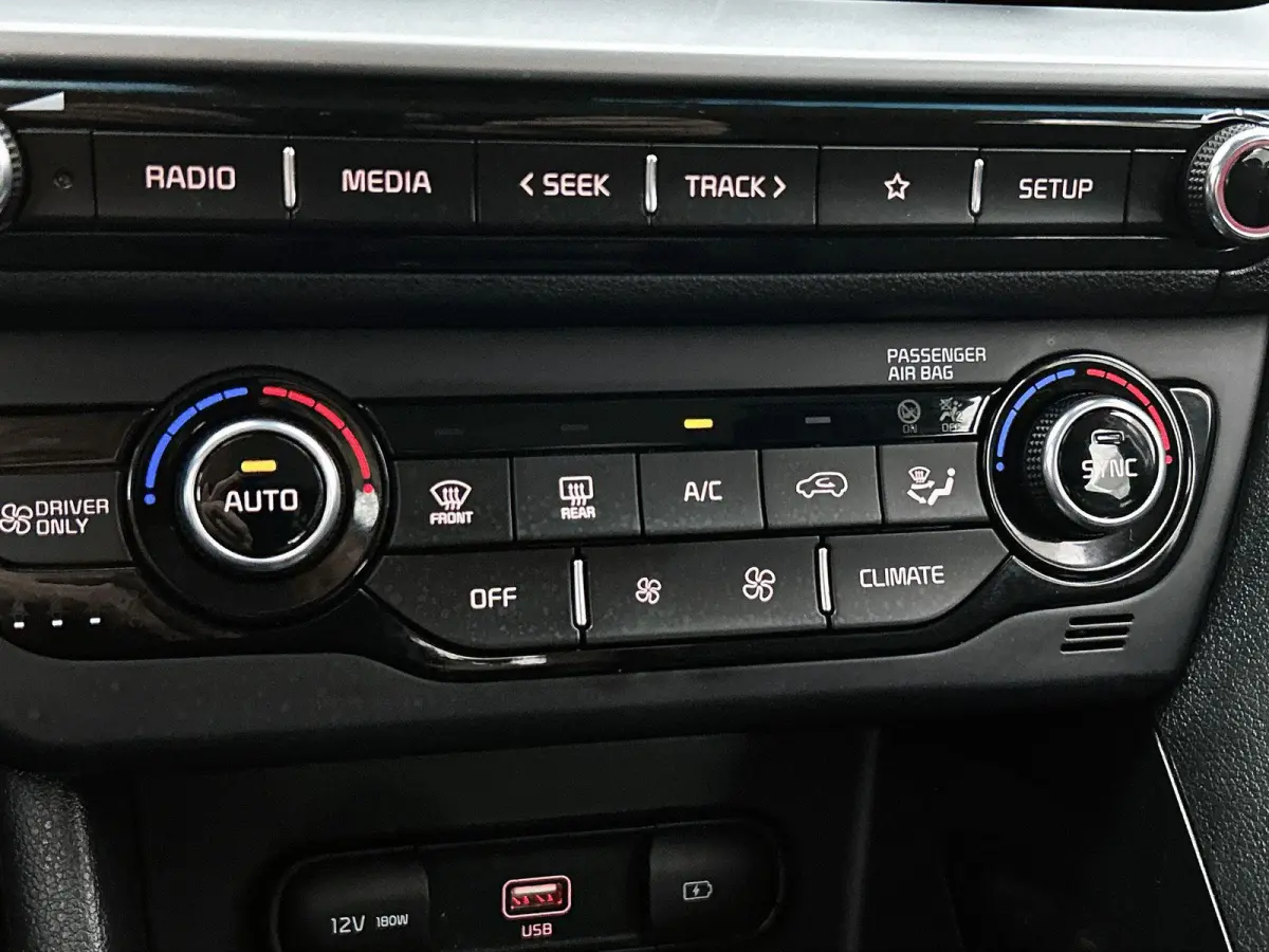 1.6 140pk PHEV DynamicLine Automaat | Adaptieve Cruise Control | Apple Carplay/Android Auto | Stoel-/Stuurverwarming | Dodehoekdetectie | Camera | Climate Control | LED | 16"LMV |
