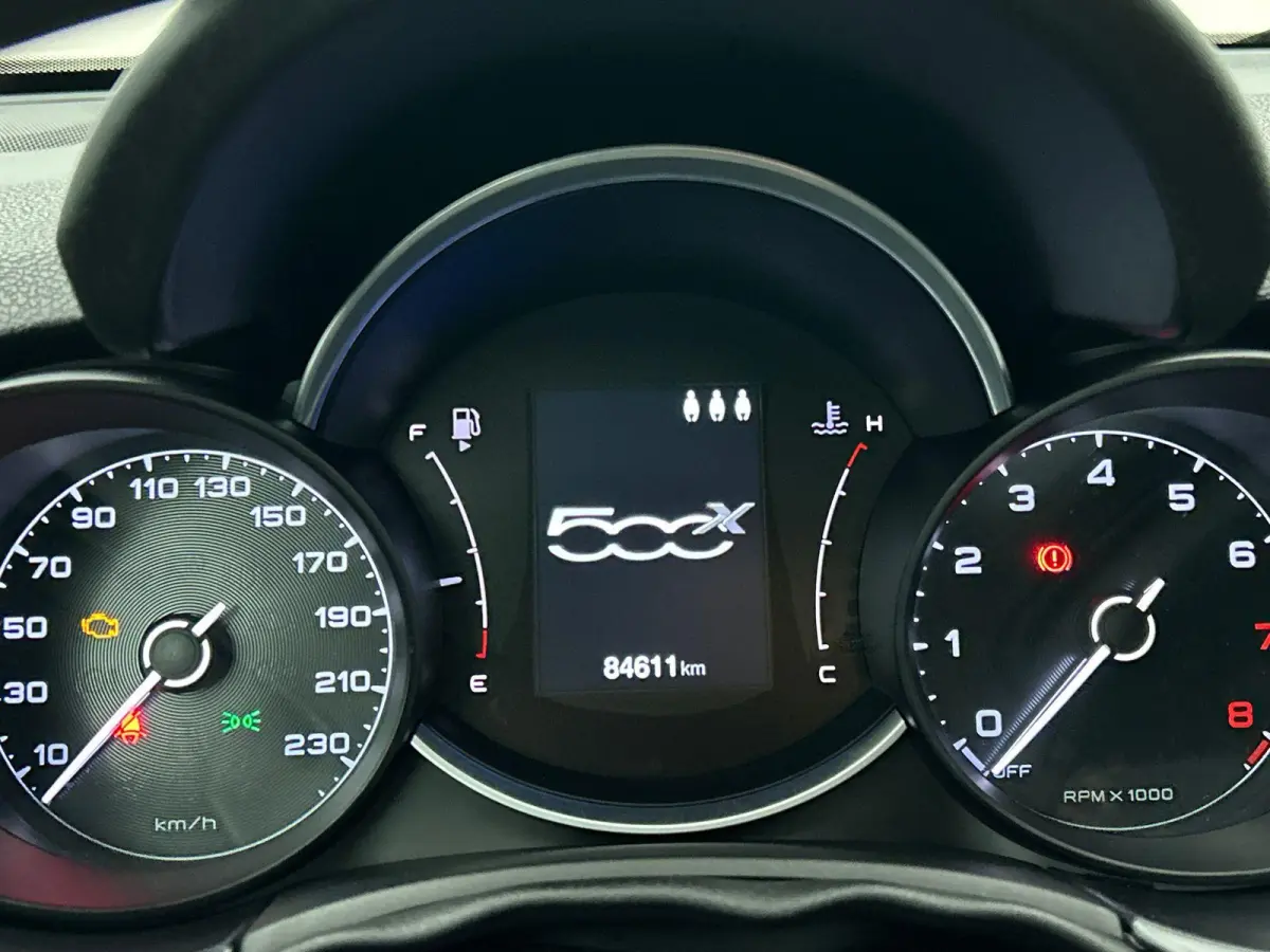 1.0 120pk Urban 120TH Edition | Navigatie | Climate Control | Cruise Control | Camera | Parkeersensoren | Apple Carplay/Android Auto |