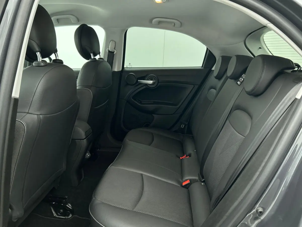 1.0 120pk Urban 120TH Edition | Navigatie | Climate Control | Cruise Control | Camera | Parkeersensoren | Apple Carplay/Android Auto |