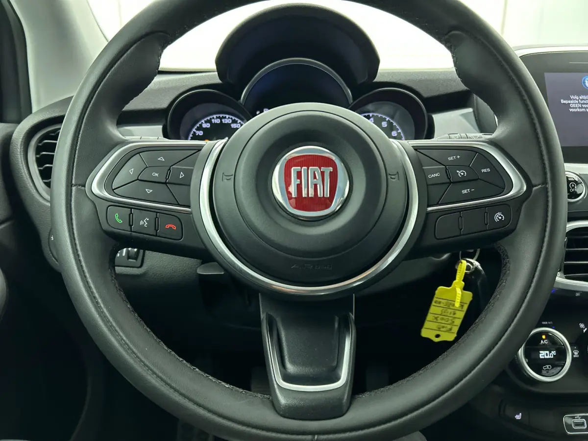 1.0 120pk Urban 120TH Edition | Navigatie | Climate Control | Cruise Control | Camera | Parkeersensoren | Apple Carplay/Android Auto |