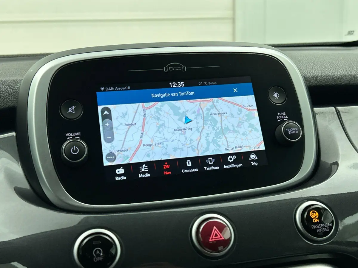 1.0 120pk Urban 120TH Edition | Navigatie | Climate Control | Cruise Control | Camera | Parkeersensoren | Apple Carplay/Android Auto |