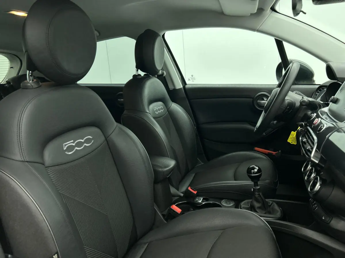 1.0 120pk Urban 120TH Edition | Navigatie | Climate Control | Cruise Control | Camera | Parkeersensoren | Apple Carplay/Android Auto |