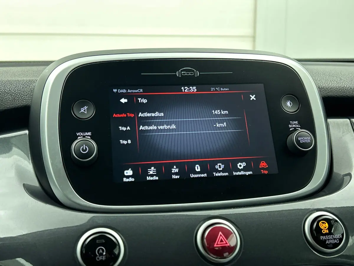1.0 120pk Urban 120TH Edition | Navigatie | Climate Control | Cruise Control | Camera | Parkeersensoren | Apple Carplay/Android Auto |