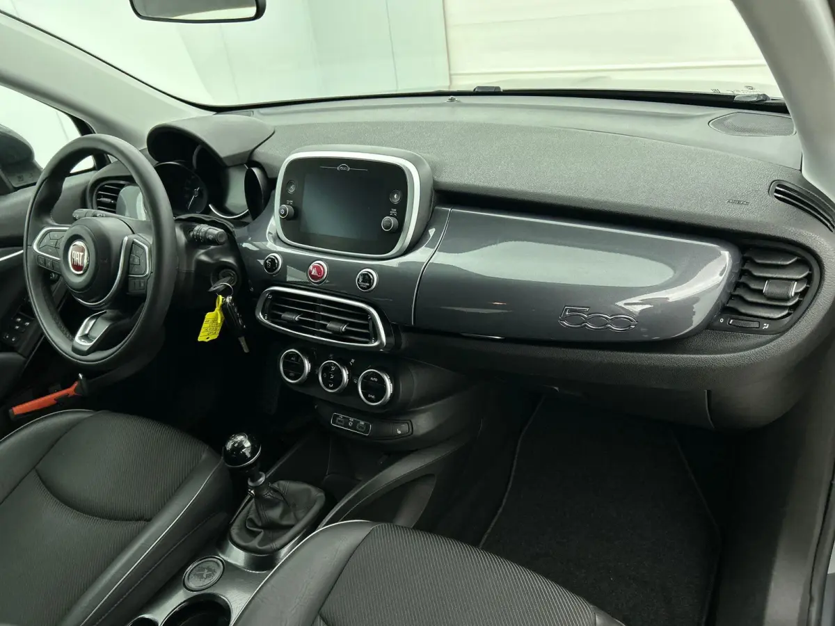 1.0 120pk Urban 120TH Edition | Navigatie | Climate Control | Cruise Control | Camera | Parkeersensoren | Apple Carplay/Android Auto |