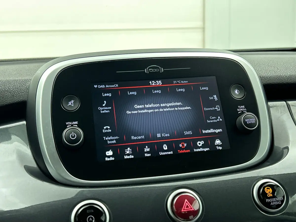 1.0 120pk Urban 120TH Edition | Navigatie | Climate Control | Cruise Control | Camera | Parkeersensoren | Apple Carplay/Android Auto |
