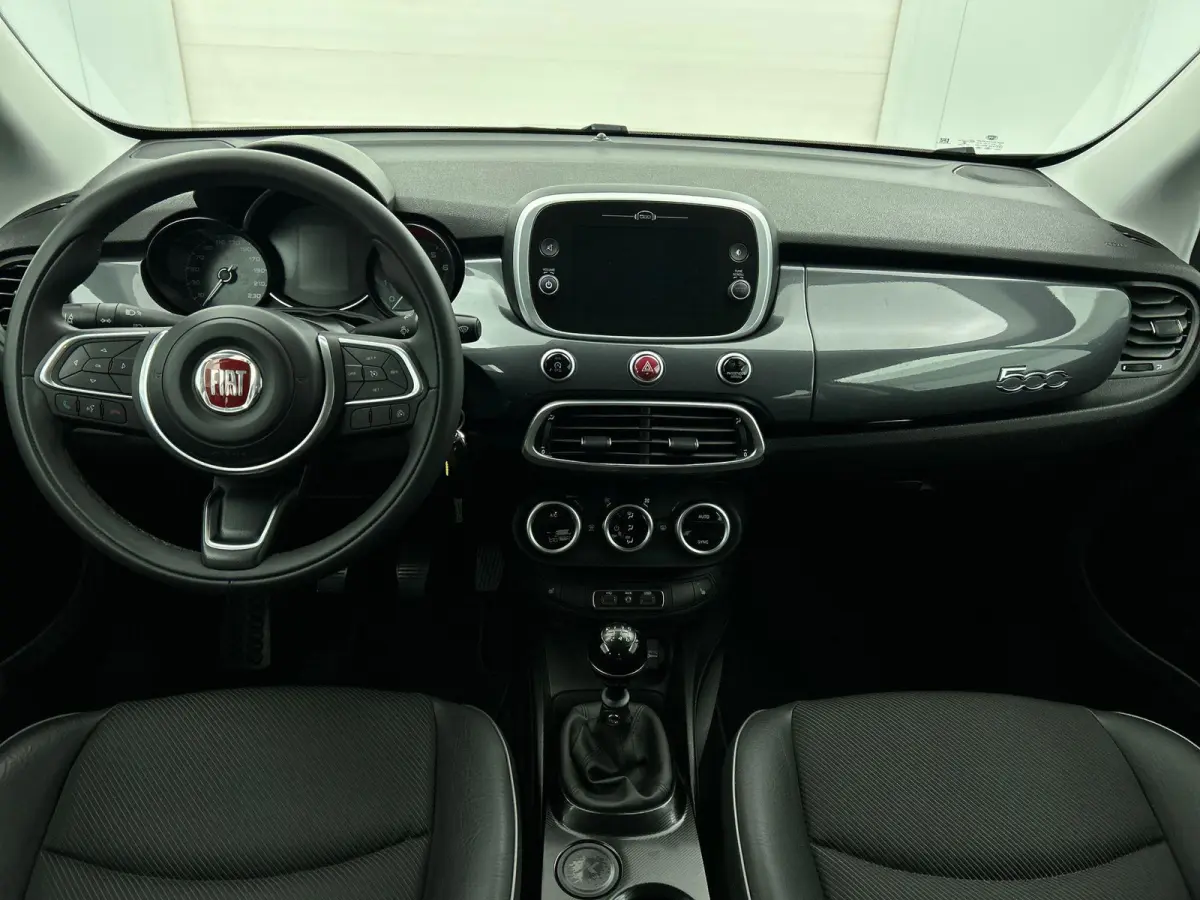 1.0 120pk Urban 120TH Edition | Navigatie | Climate Control | Cruise Control | Camera | Parkeersensoren | Apple Carplay/Android Auto |