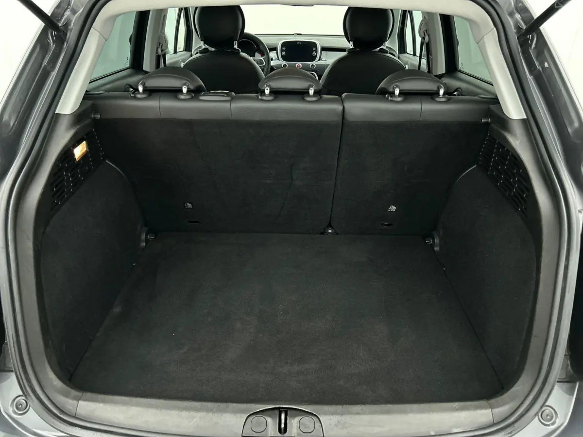 1.0 120pk Urban 120TH Edition | Navigatie | Climate Control | Cruise Control | Camera | Parkeersensoren | Apple Carplay/Android Auto |