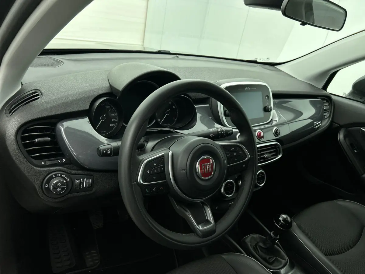1.0 120pk Urban 120TH Edition | Navigatie | Climate Control | Cruise Control | Camera | Parkeersensoren | Apple Carplay/Android Auto |