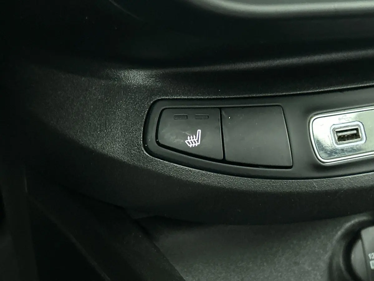 1.0 120pk Urban 120TH Edition | Navigatie | Climate Control | Cruise Control | Camera | Parkeersensoren | Apple Carplay/Android Auto |