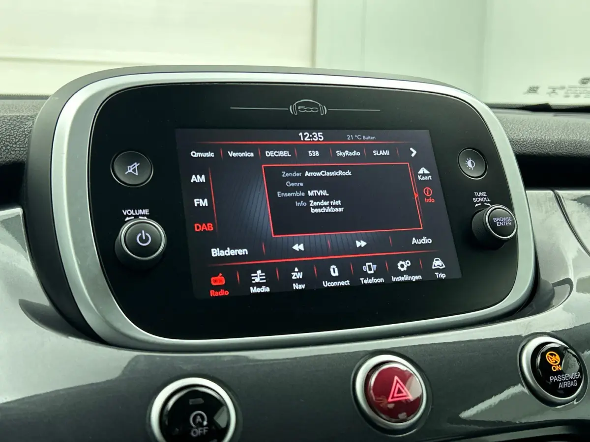 1.0 120pk Urban 120TH Edition | Navigatie | Climate Control | Cruise Control | Camera | Parkeersensoren | Apple Carplay/Android Auto |