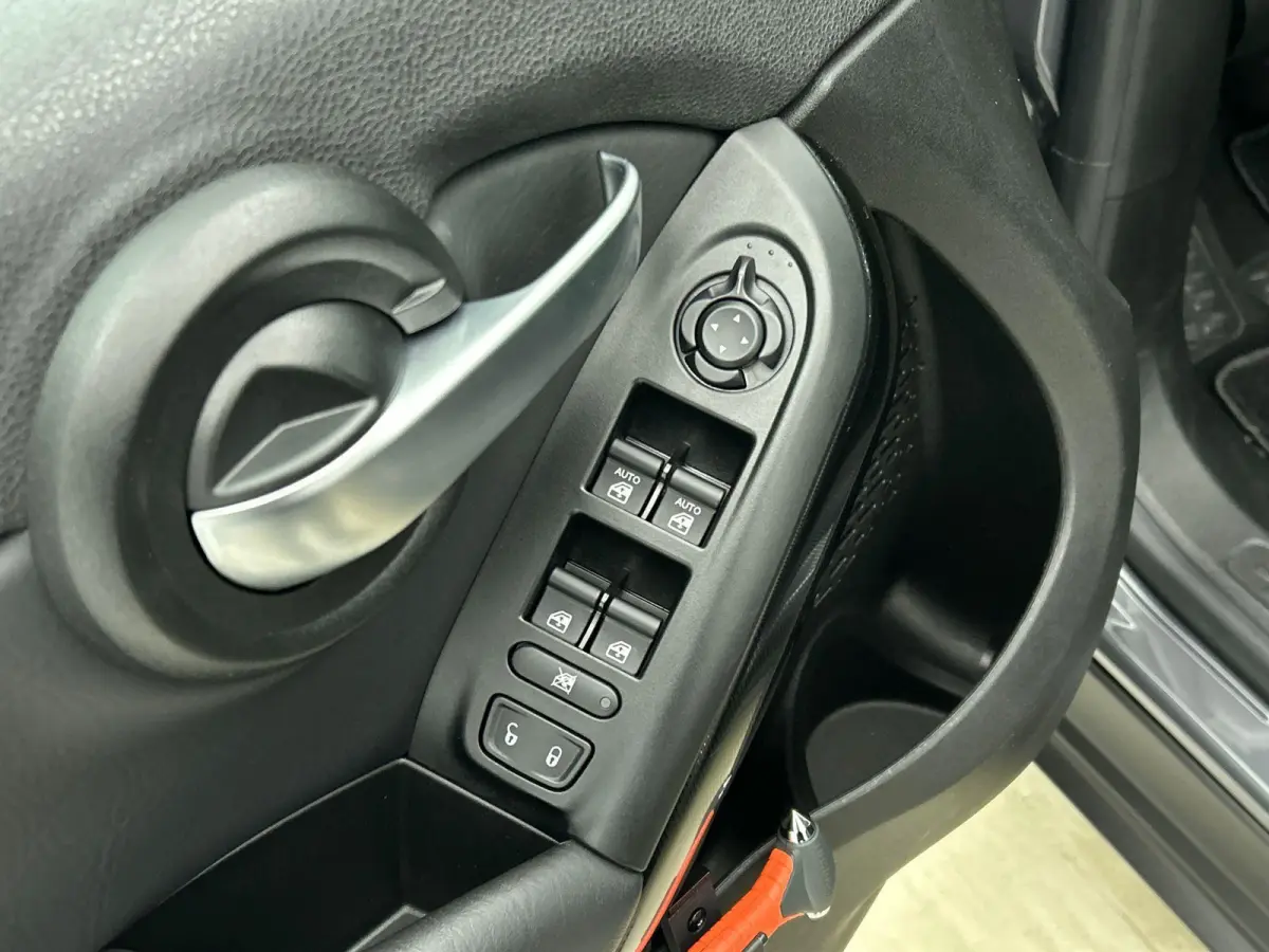 1.0 120pk Urban 120TH Edition | Navigatie | Climate Control | Cruise Control | Camera | Parkeersensoren | Apple Carplay/Android Auto |