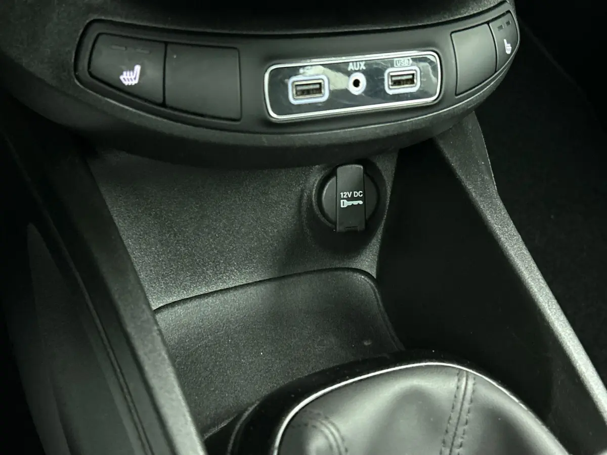 1.0 120pk Urban 120TH Edition | Navigatie | Climate Control | Cruise Control | Camera | Parkeersensoren | Apple Carplay/Android Auto |