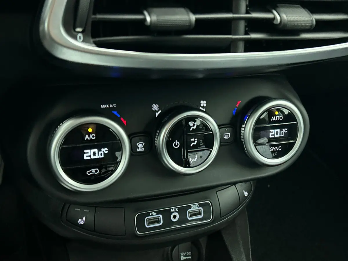 1.0 120pk Urban 120TH Edition | Navigatie | Climate Control | Cruise Control | Camera | Parkeersensoren | Apple Carplay/Android Auto |