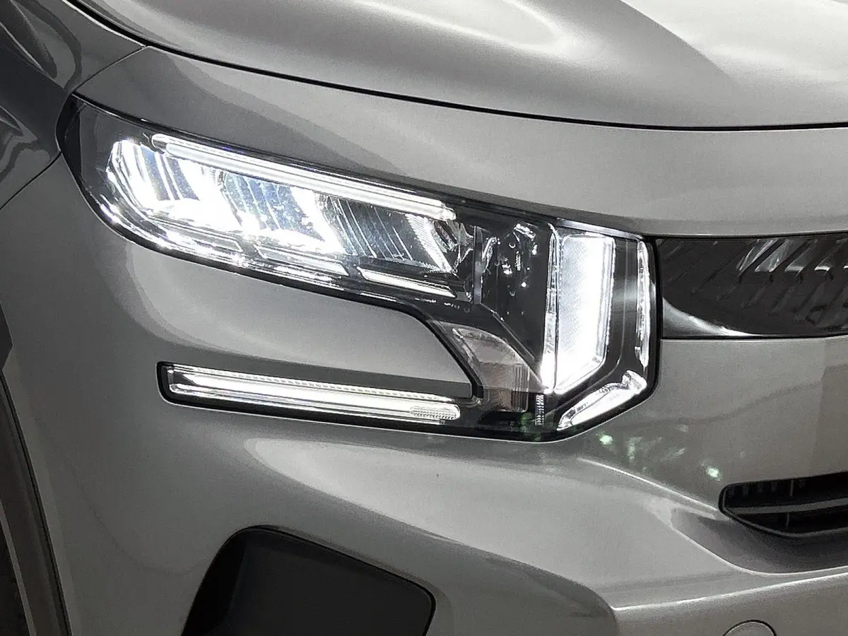 1.2 100pk Max | Navigatie | Achteruitrijcamera | Climate control | Cruise control | Parkeersensoren | Led koplampen | Apple Carplay / Android Auto | DAB+ radio | Bluetooth | Donker getint gl