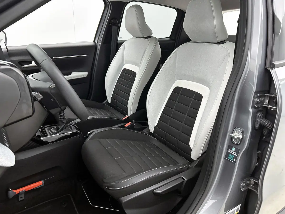 1.2 100pk Max | Navigatie | Achteruitrijcamera | Climate control | Cruise control | Parkeersensoren | Led koplampen | Apple Carplay / Android Auto | DAB+ radio | Bluetooth | Donker getint gl