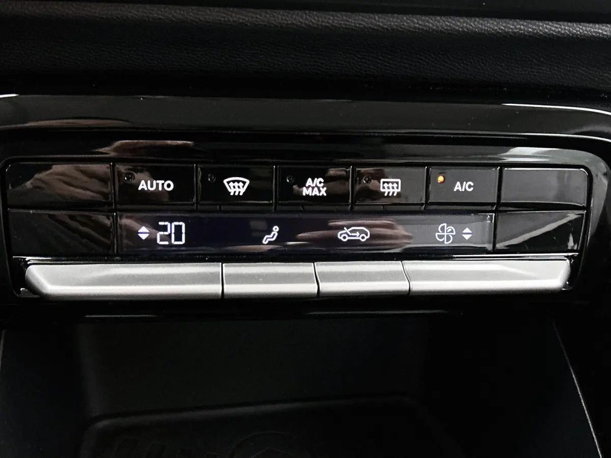 1.2 100pk Max | Navigatie | Achteruitrijcamera | Climate control | Cruise control | Parkeersensoren | Led koplampen | Apple Carplay / Android Auto | DAB+ radio | Bluetooth | Donker getint gl