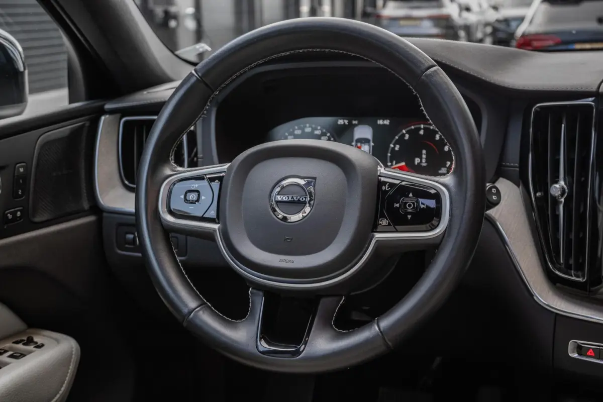 2.0 B5 Inscription | PANO | TREKHAAK | HUD | LEER |