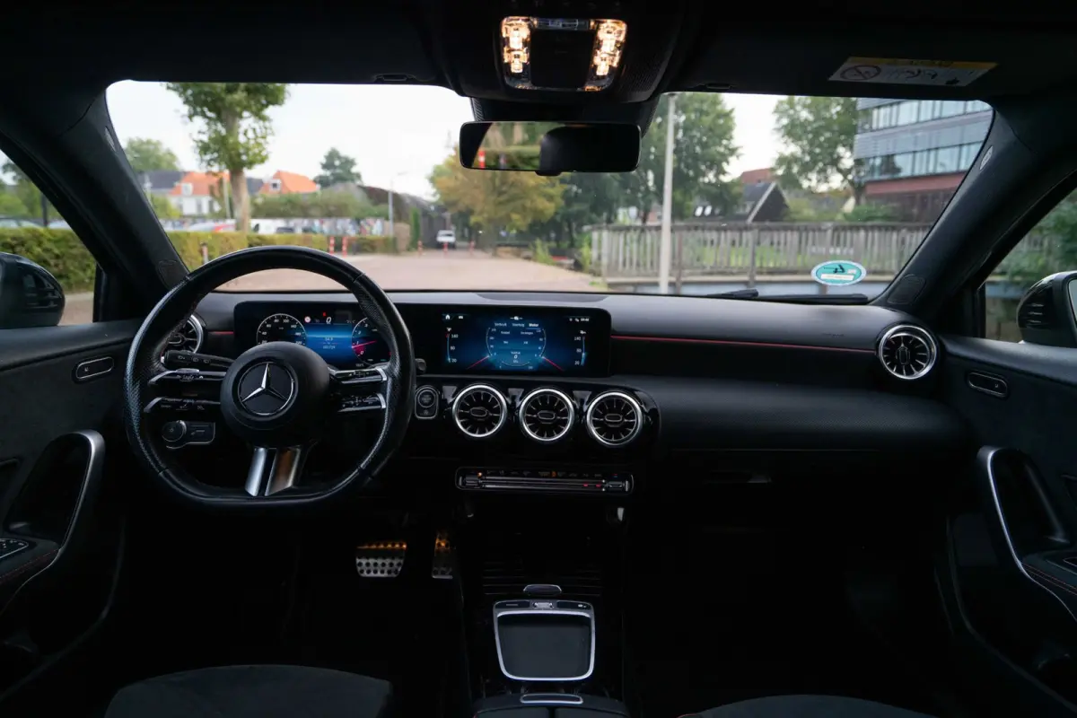 180 AMG Line Automaat | Navigatie | CarPlay | Facelift | Zwart | Vol opties | Inruil mogelijk